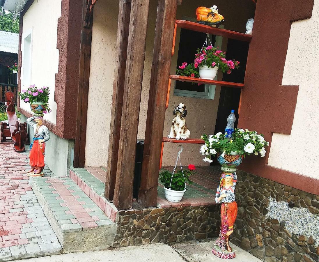 "Різьбярська Садиба" Slavske Dış mekan fotoğraf